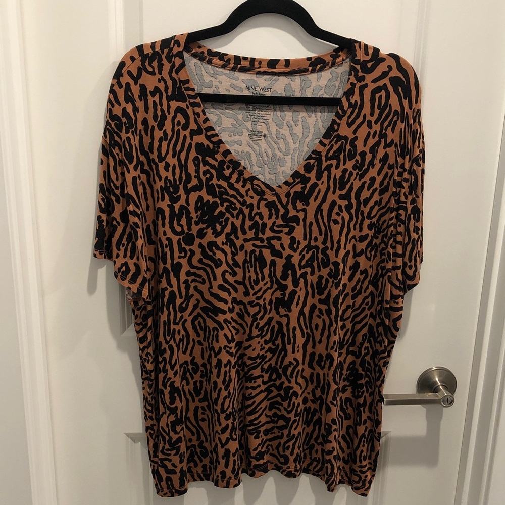Nine West Black & Brown Animal Print V-N  g on the wild side.